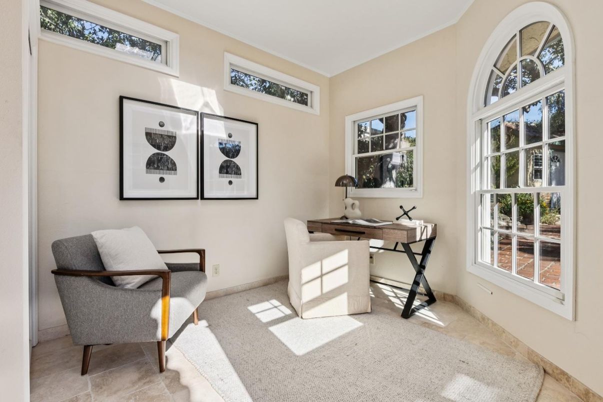Home Office, Interior