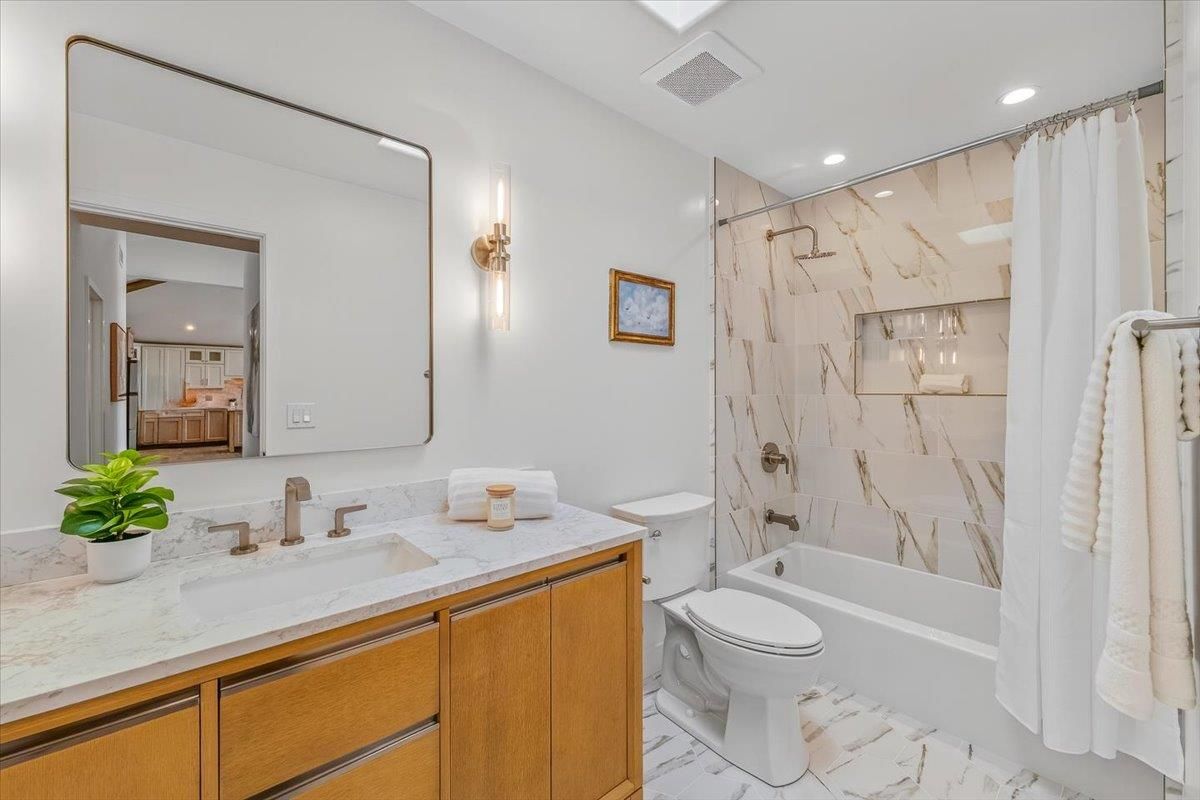 Bathroom, Interior, Marble, Marble Walls, Recessed Lighting