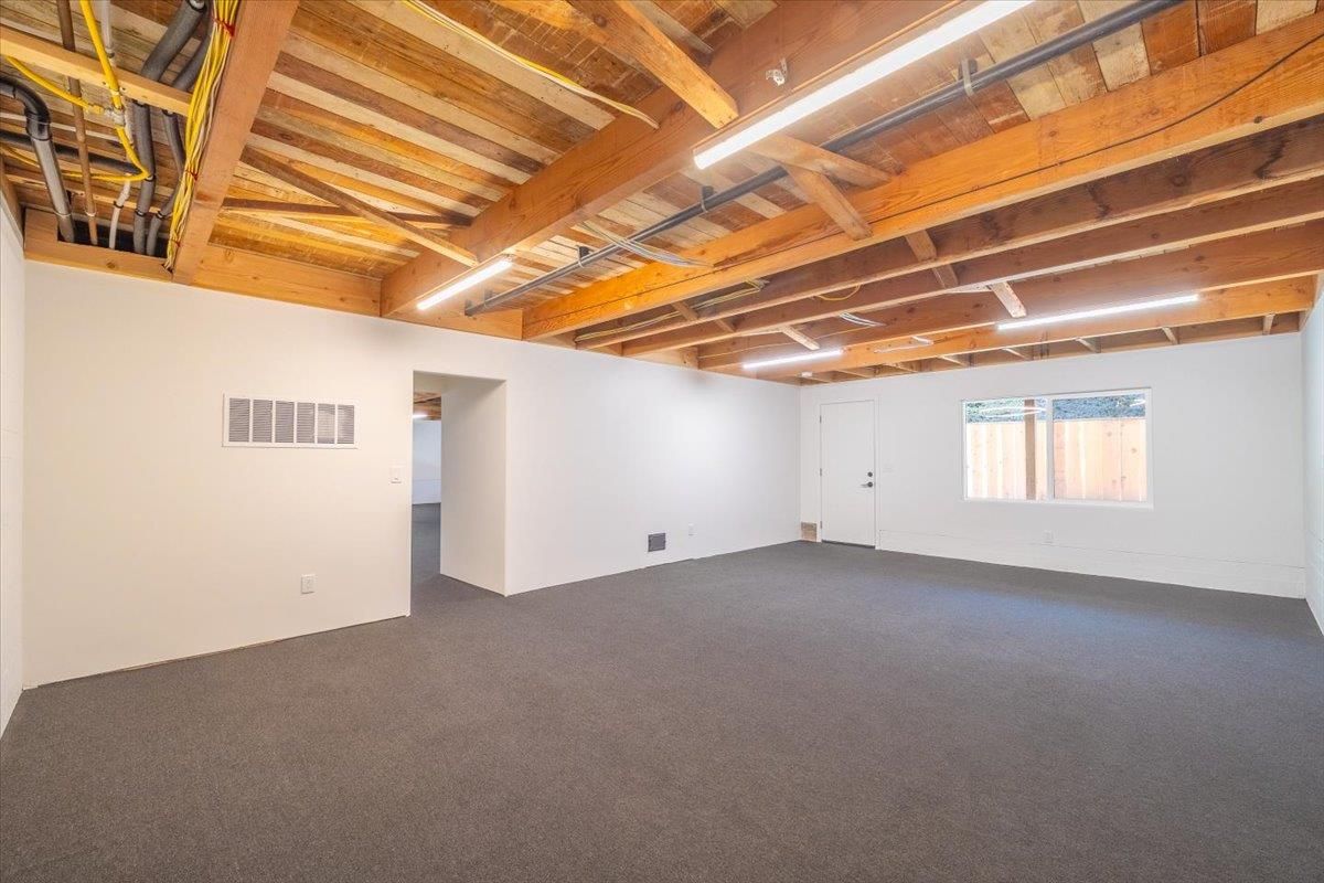 Empty room, Interior, Wooden Beams, Wooden Ceilings