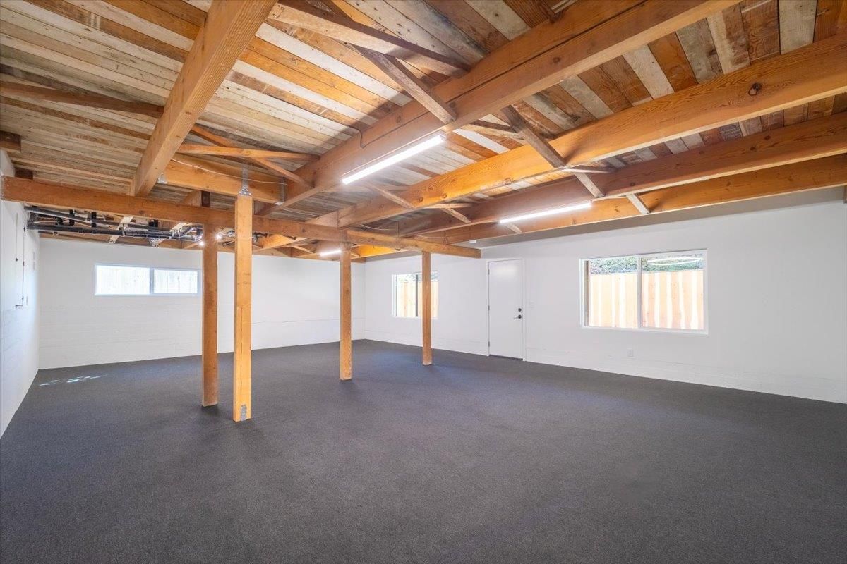 Empty room, Interior, Wooden Beams, Wooden Ceilings