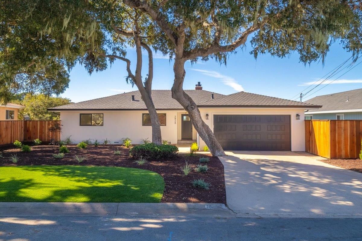 Attached, Exterior, Facade, Ranch