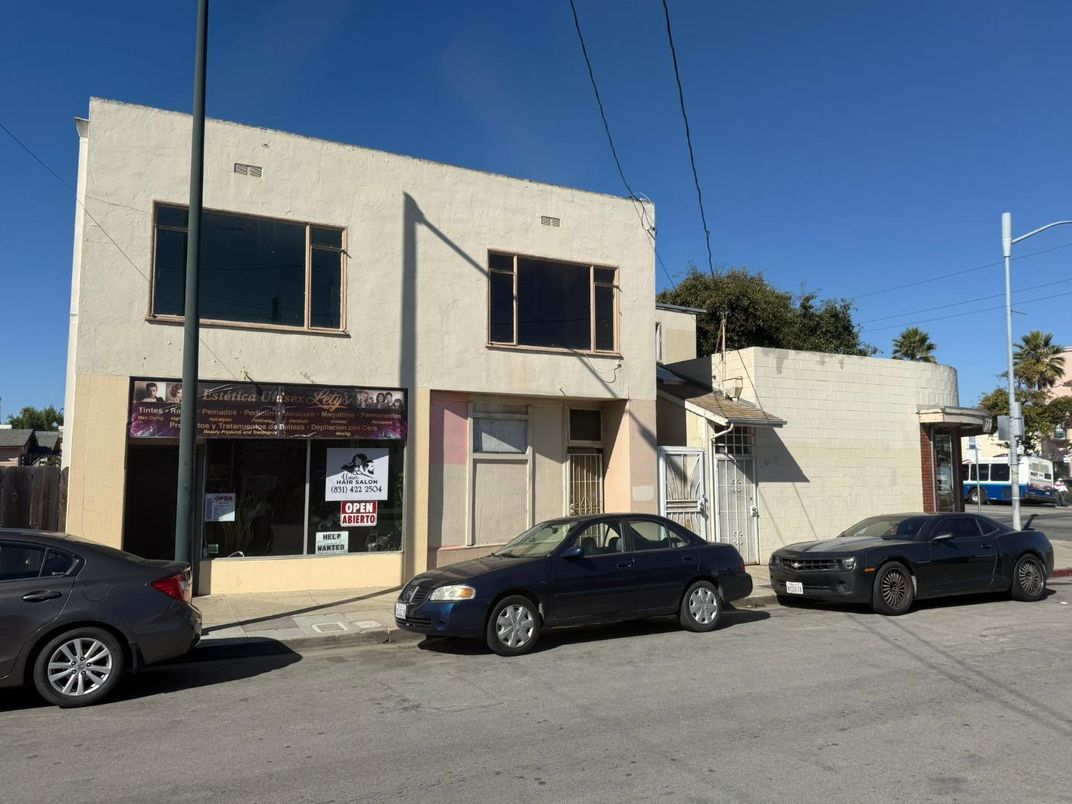 Exterior, Facade, Rowhouse