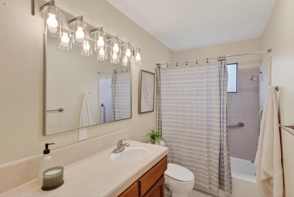 Bathroom, Interior, Tile Countertops