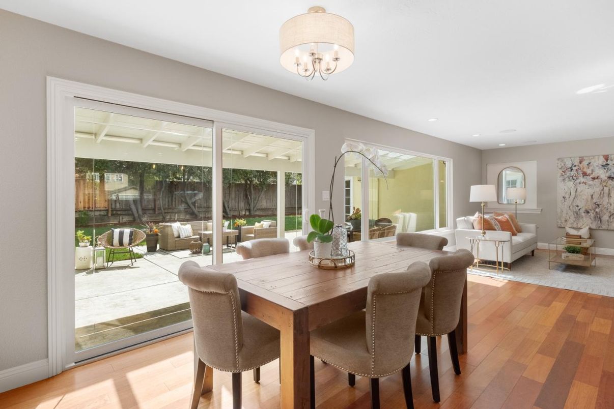Chandelier, Dining room, Interior, Living room, Recessed Lighting, Wood Texture Flooring