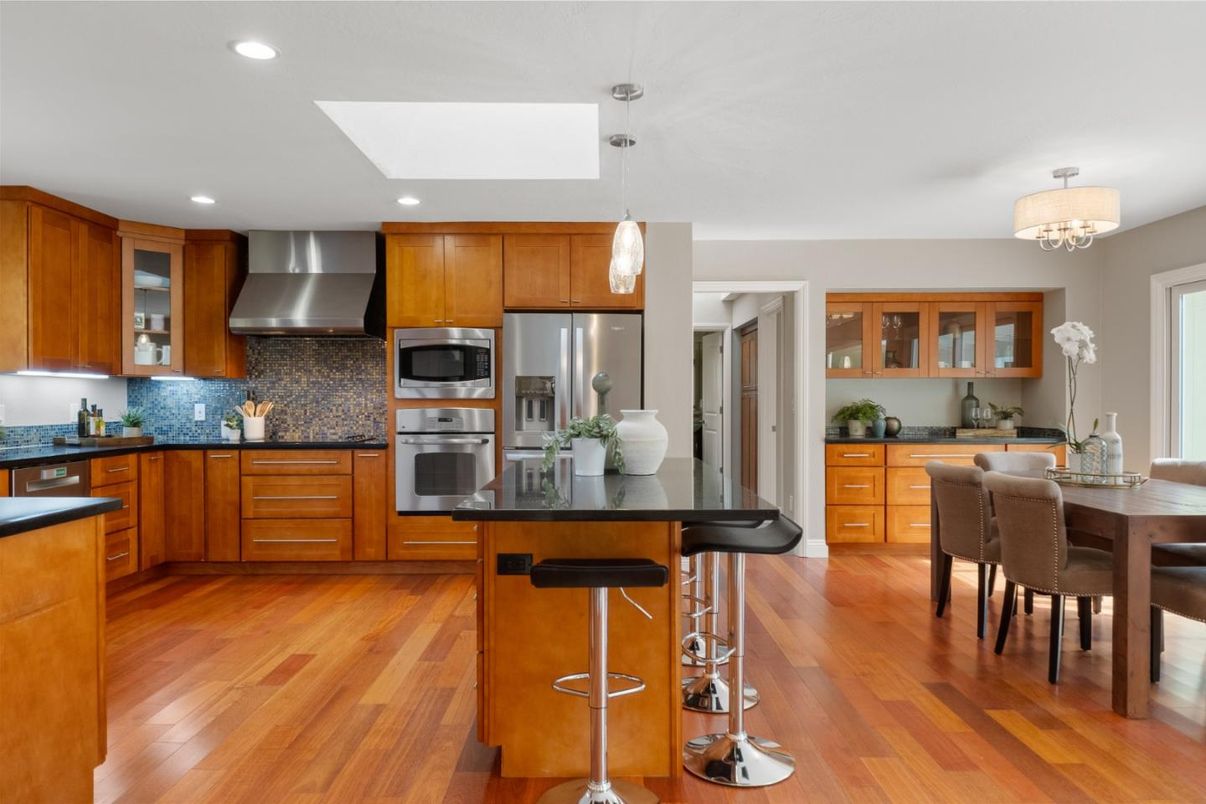 Chandelier, Dining room, Interior, Kitchen, Pendant Lights, Recessed Lighting, Stainless Steel Appliances, Wood Texture Flooring