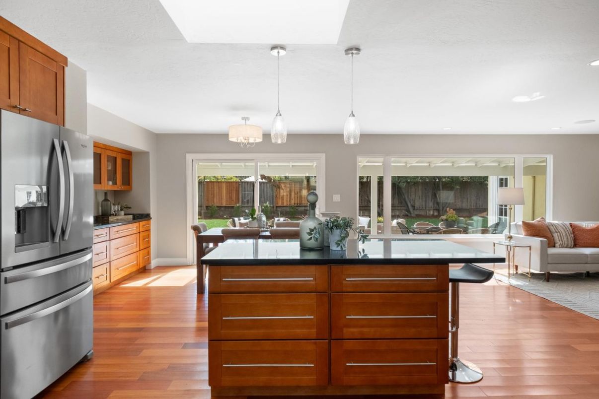 Dining room, Interior, Kitchen, Living room, Pendant Lights, Recessed Lighting, Stainless Steel Appliances, Wood Texture Flooring