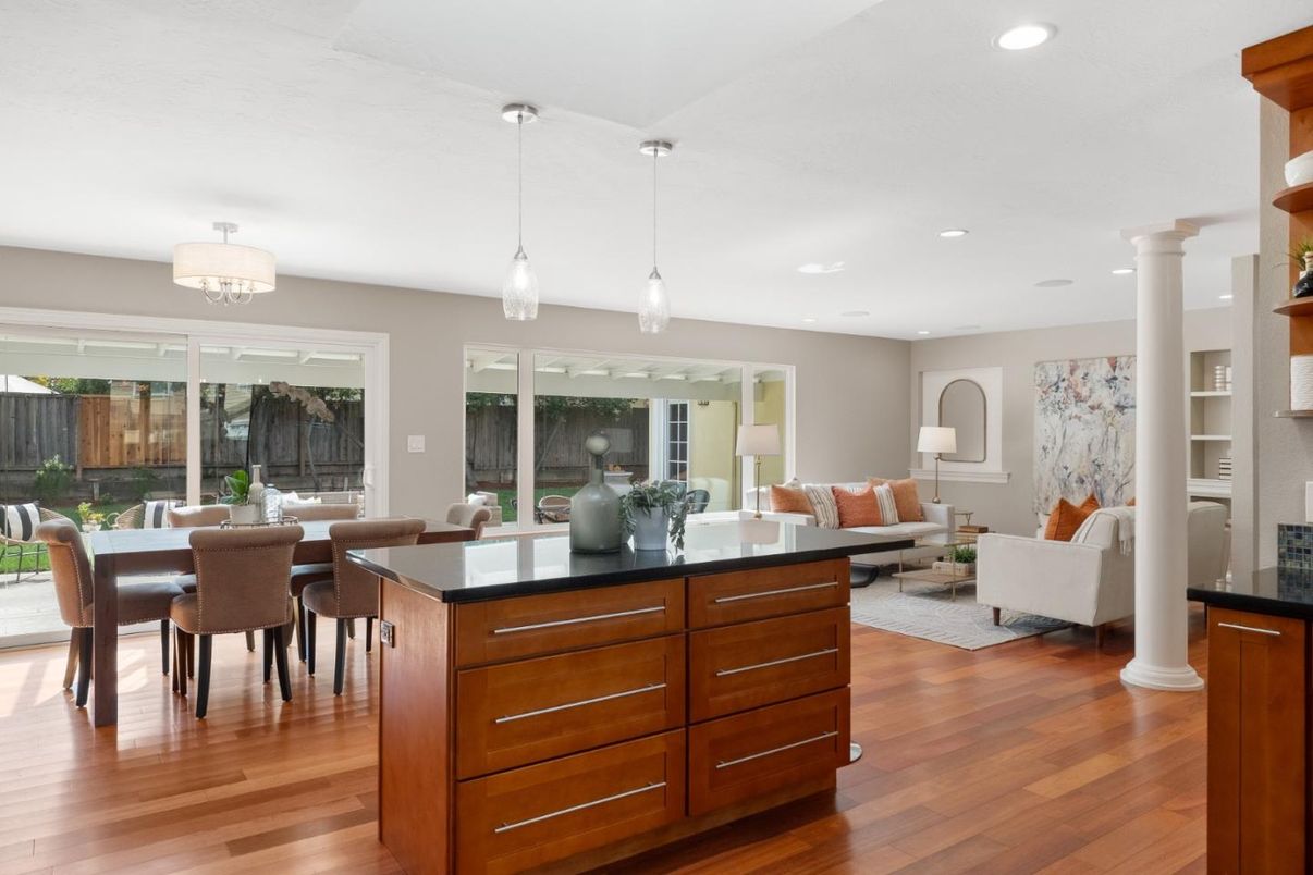 Dining room, Interior, Living room, Pendant Lights, Recessed Lighting, Wood Texture Flooring