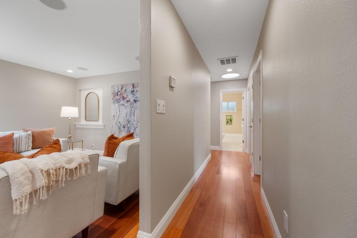 Interior, Recessed Lighting, Wood Texture Flooring