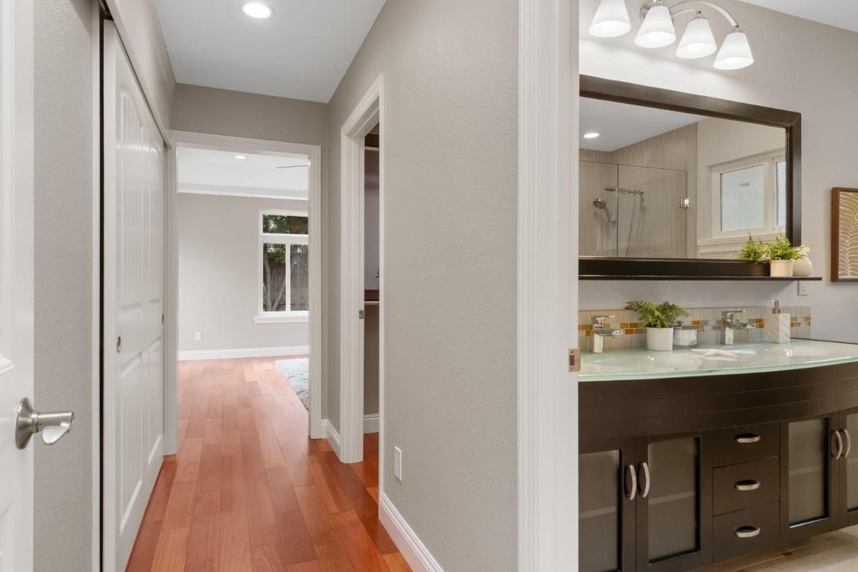 Bathroom, Interior, Recessed Lighting, Wood Texture Flooring