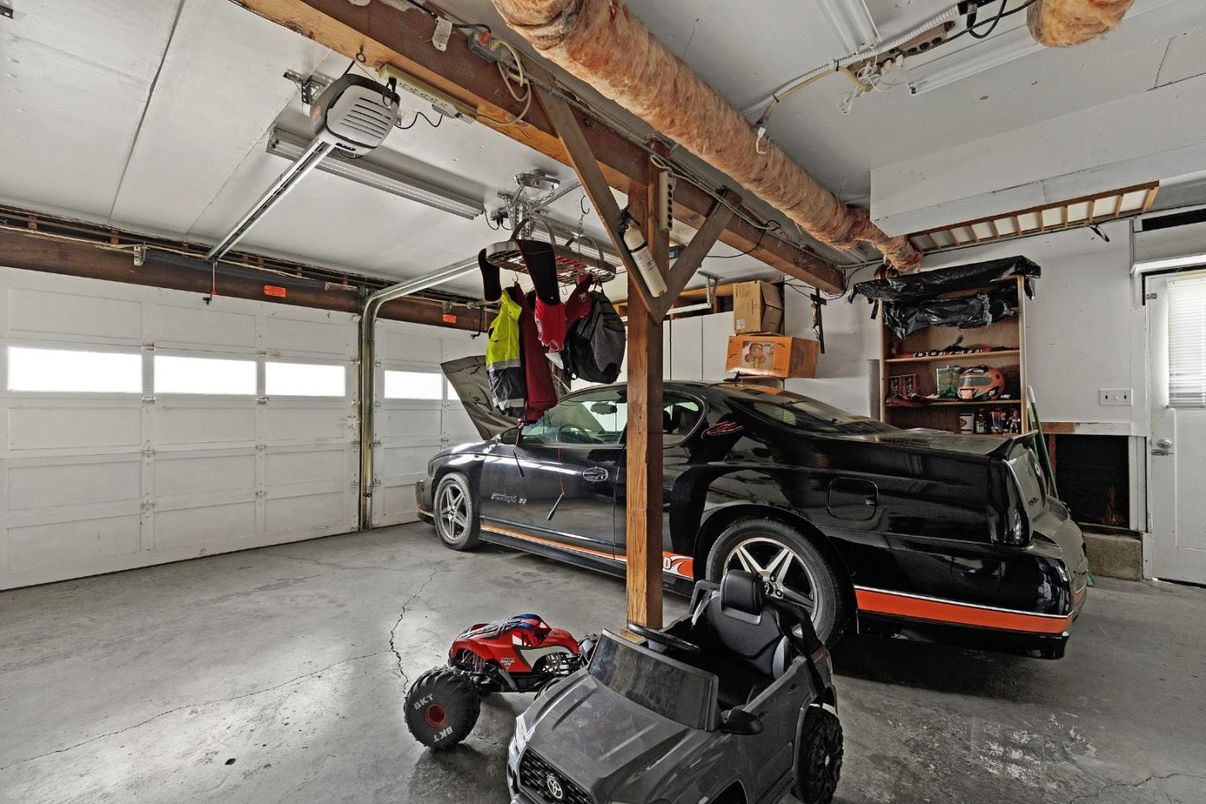Garage, Interior