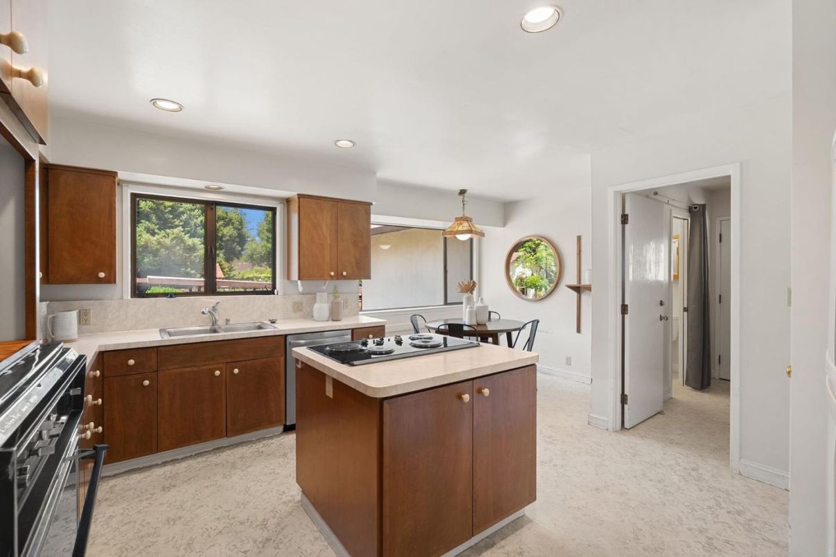 Dining room, Interior, Kitchen, Pendant Lights, Recessed Lighting, Stainless Steel Appliances