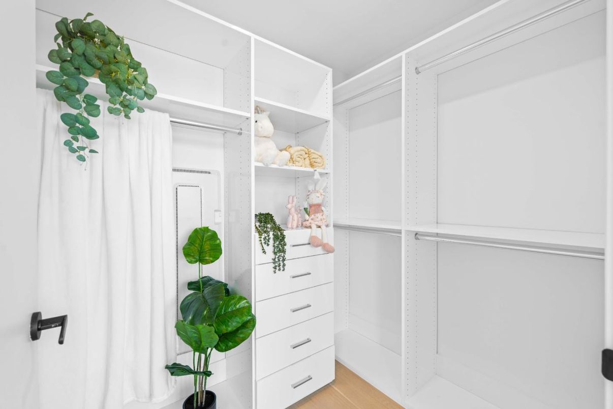 Interior, Walk-in Closets, Wood Texture Flooring