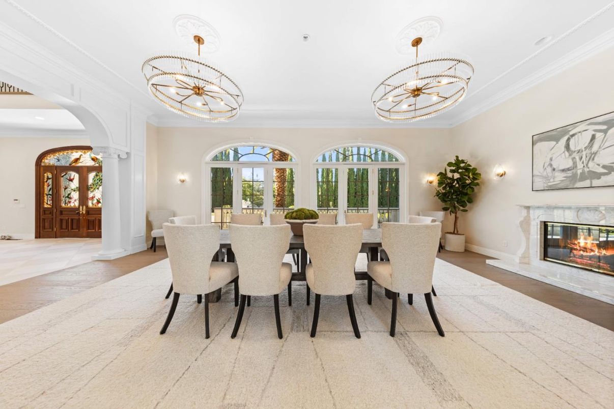 Chandelier, Dining room, Fireplace, Interior, Wood Texture Flooring