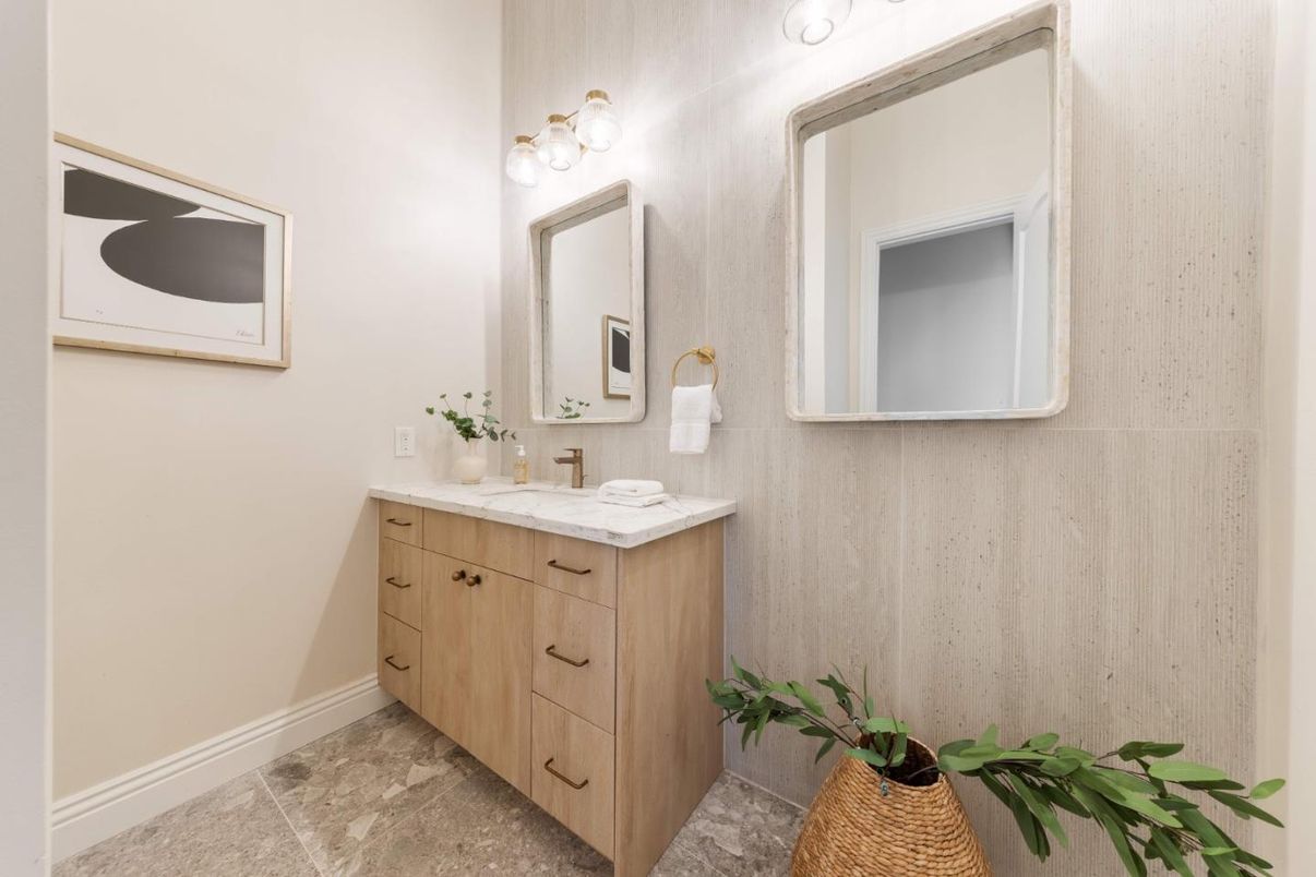 Bathroom, Dual Sink Vanities, Interior