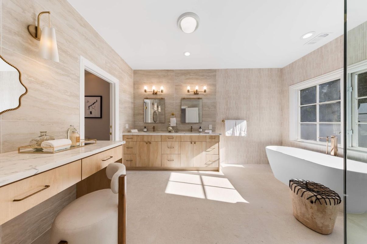 Bathroom, Dual Sink Vanities, Free Standing Baths, Interior, Recessed Lighting