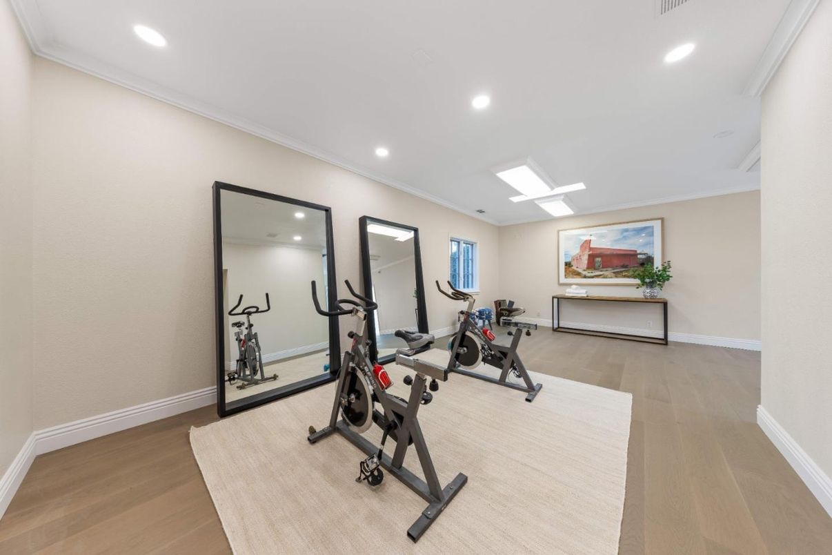 Fitness Equipment, Interior, Recessed Lighting, Wood Texture Flooring