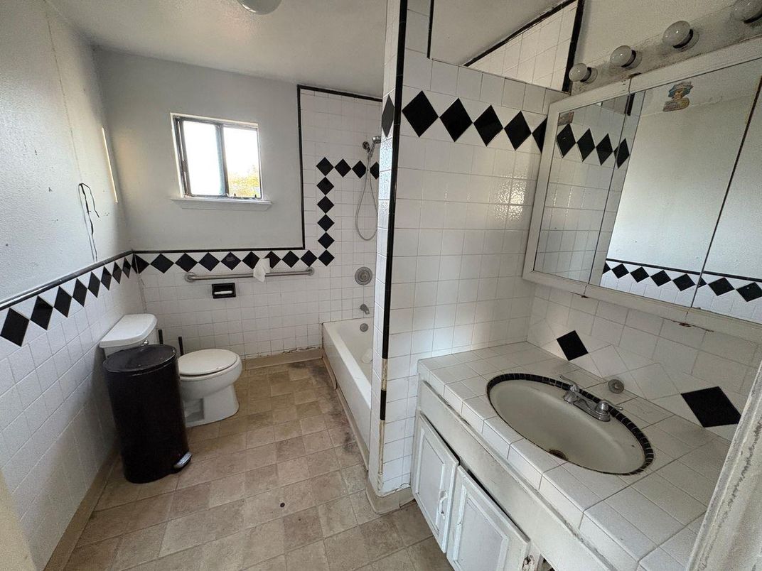 Bathroom, Interior, Tile Countertops