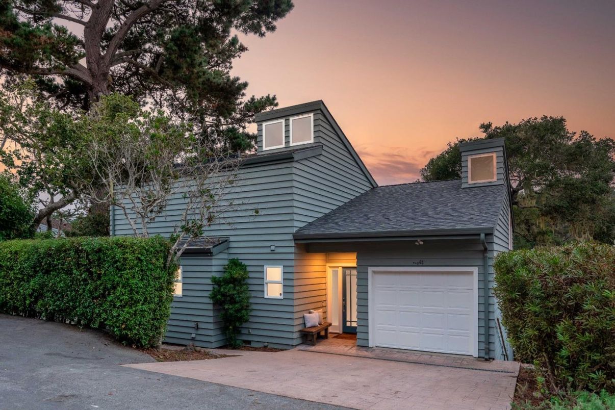Attached, Exterior, Facade, Cape Cod