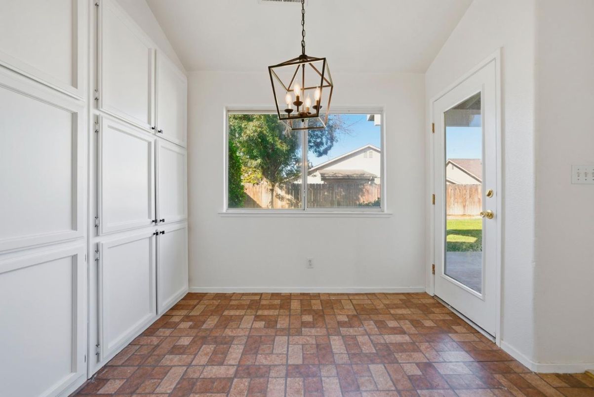 Chandelier, Empty room, Interior, Pendant Lights