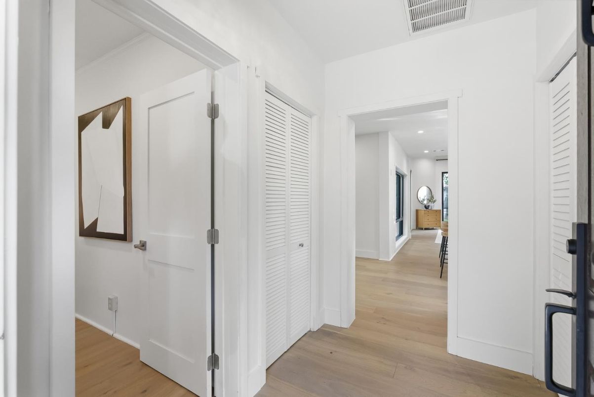 Interior, Recessed Lighting, Wood Texture Flooring