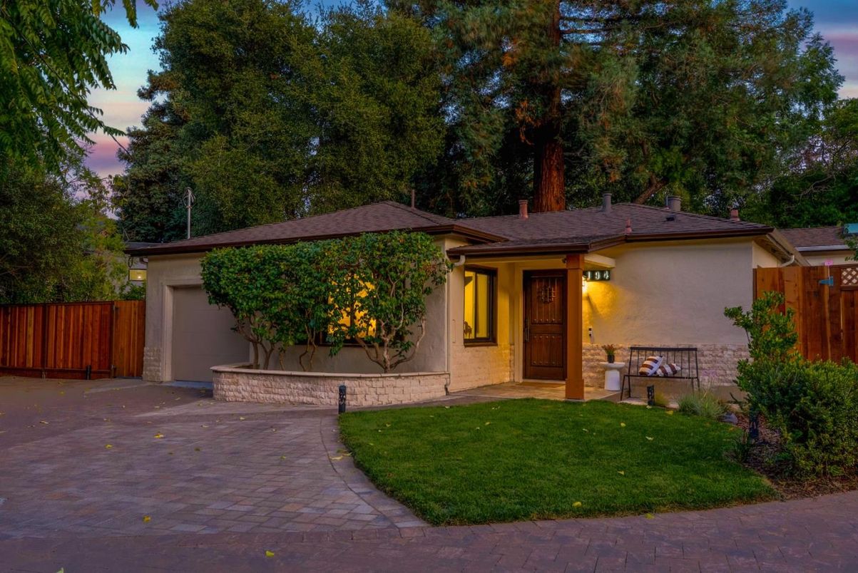 Attached, Exterior, Facade, Ranch