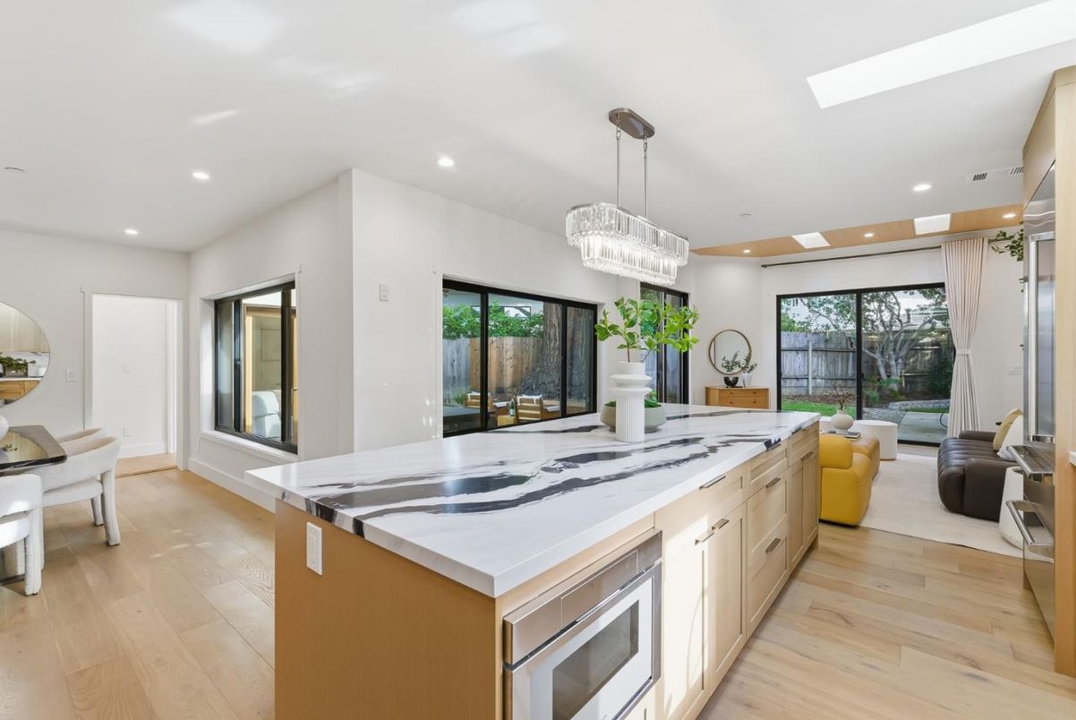 Chandelier, Interior, Kitchen, Living room, Pendant Lights, Recessed Lighting, Wood Texture Flooring
