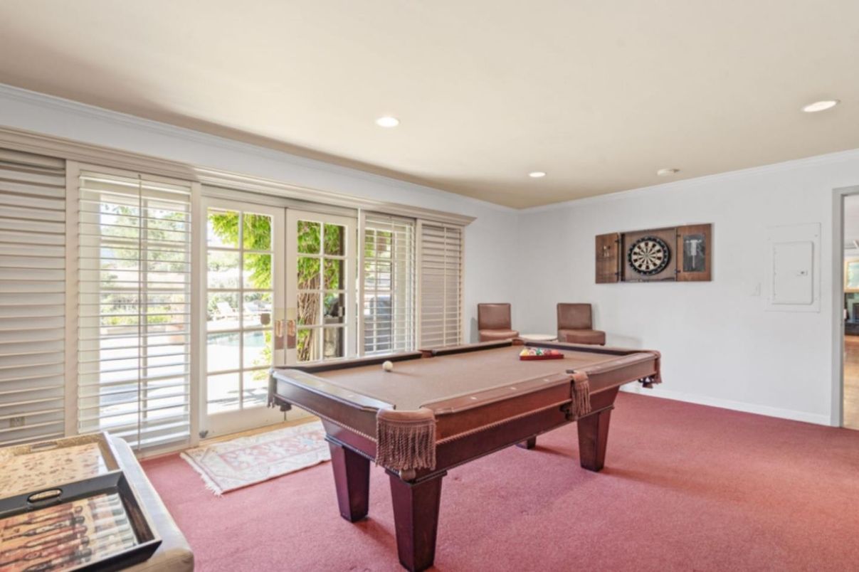 Billiard Table, Game Room, Interior, Recessed Lighting