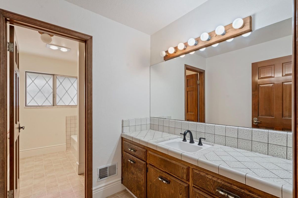 Bathroom, Interior, Tile Countertops