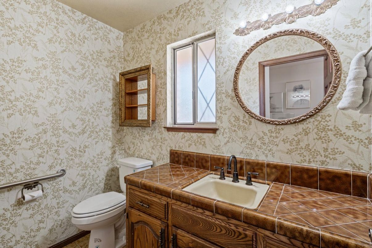 Bathroom, Interior, Tile Countertops