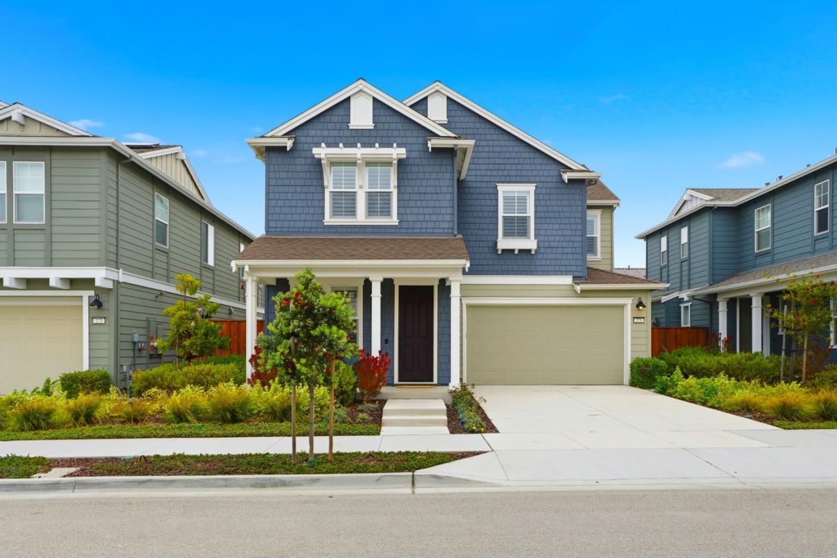 Attached, Exterior, Facade, American Craftsman