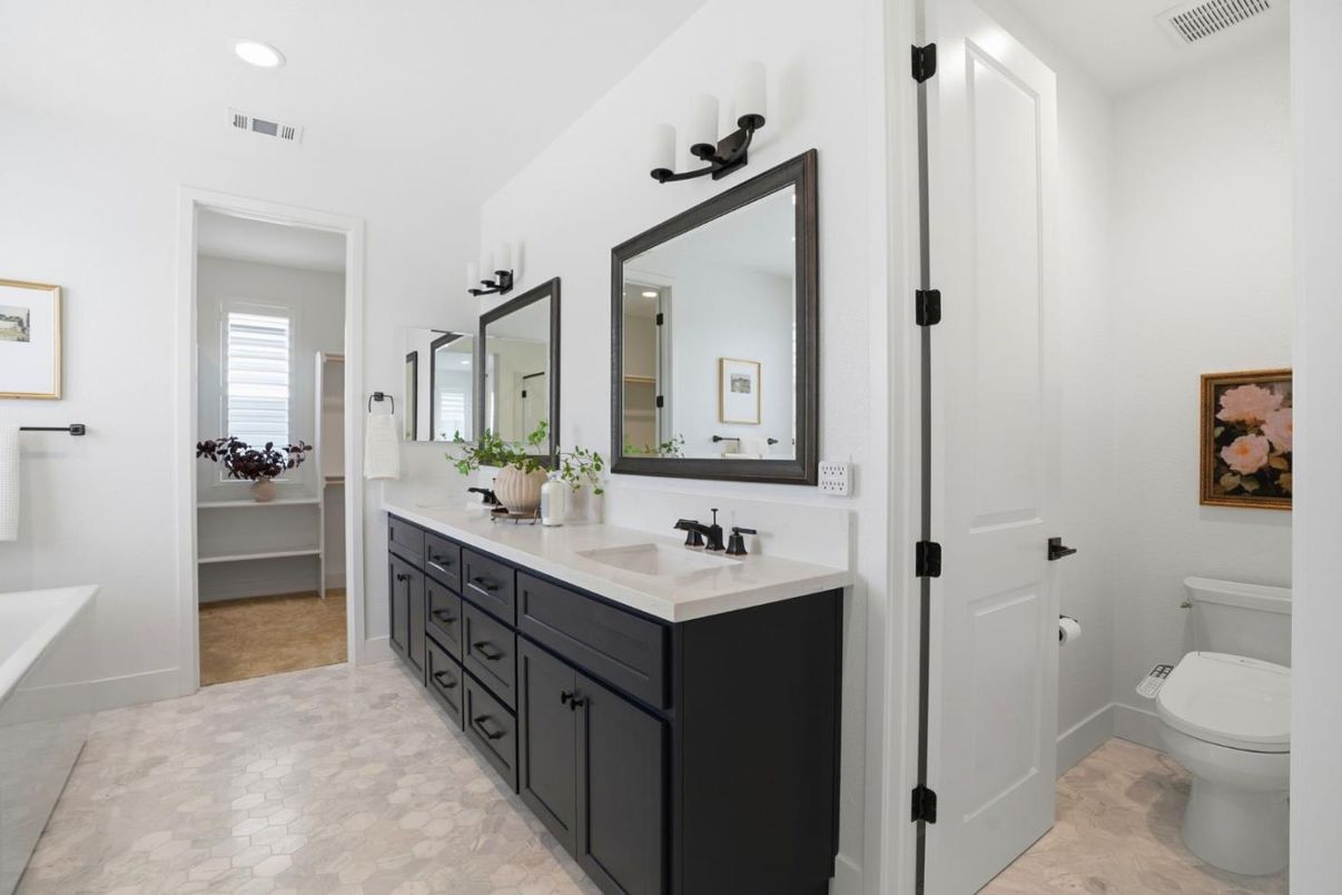 Bathroom, Dual Sink Vanities, Interior, Recessed Lighting
