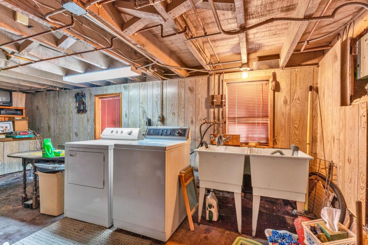 Interior, Washer, Wooden Ceilings, Wooden Walls