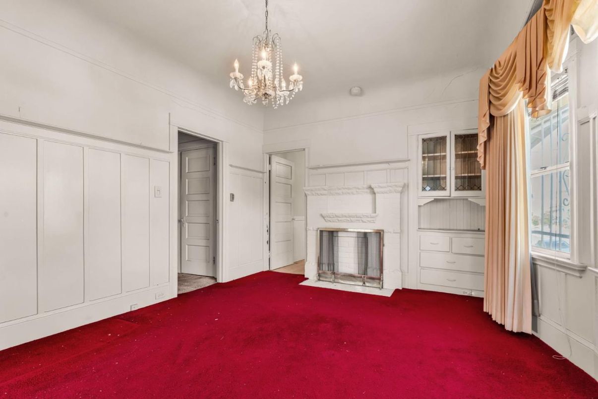 Chandelier, Empty room, Interior