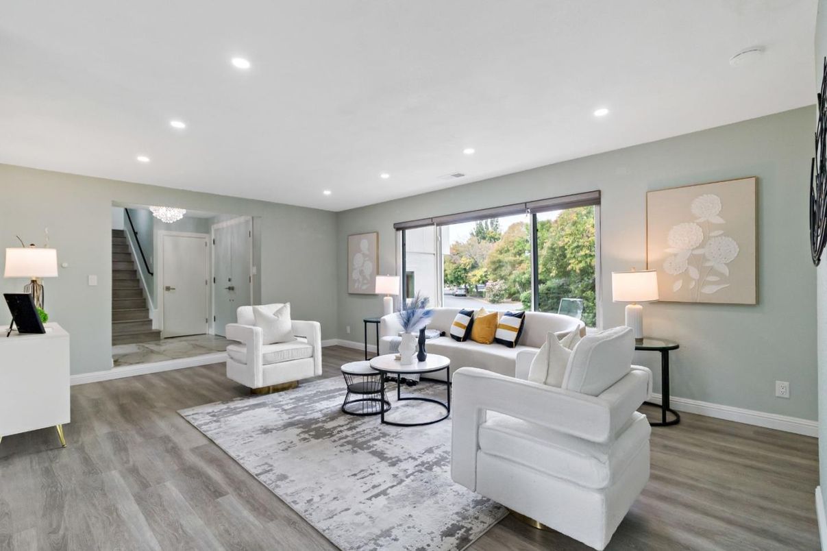 Interior, Living room, Recessed Lighting, Wood Texture Flooring