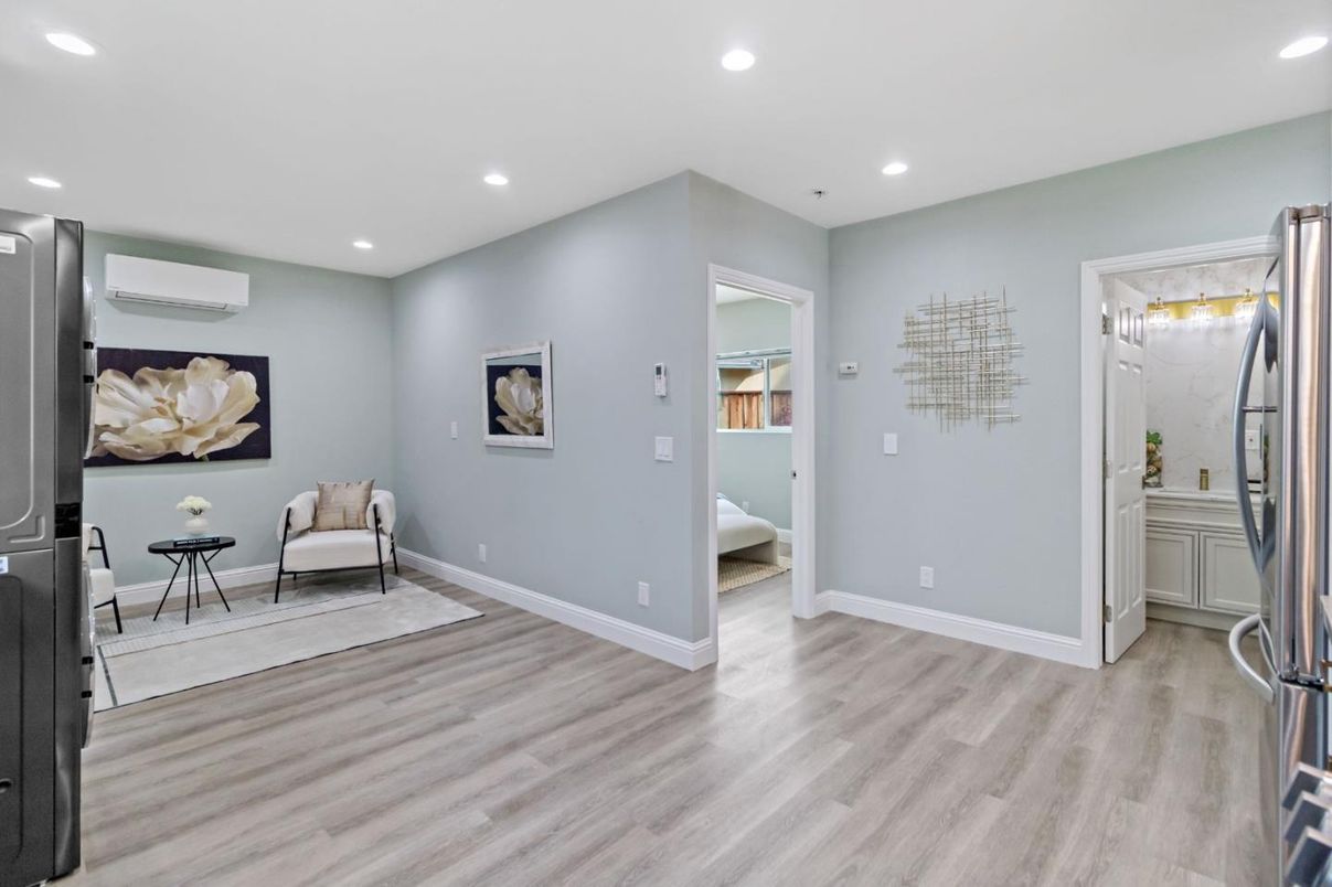 Interior, Recessed Lighting, Wood Texture Flooring