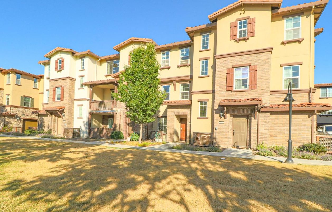 Exterior, Facade, Mediterranean