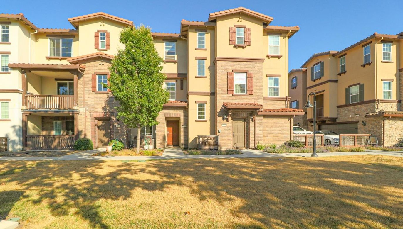 Backyard, Exterior, Facade, Brick Facade, Rowhouse