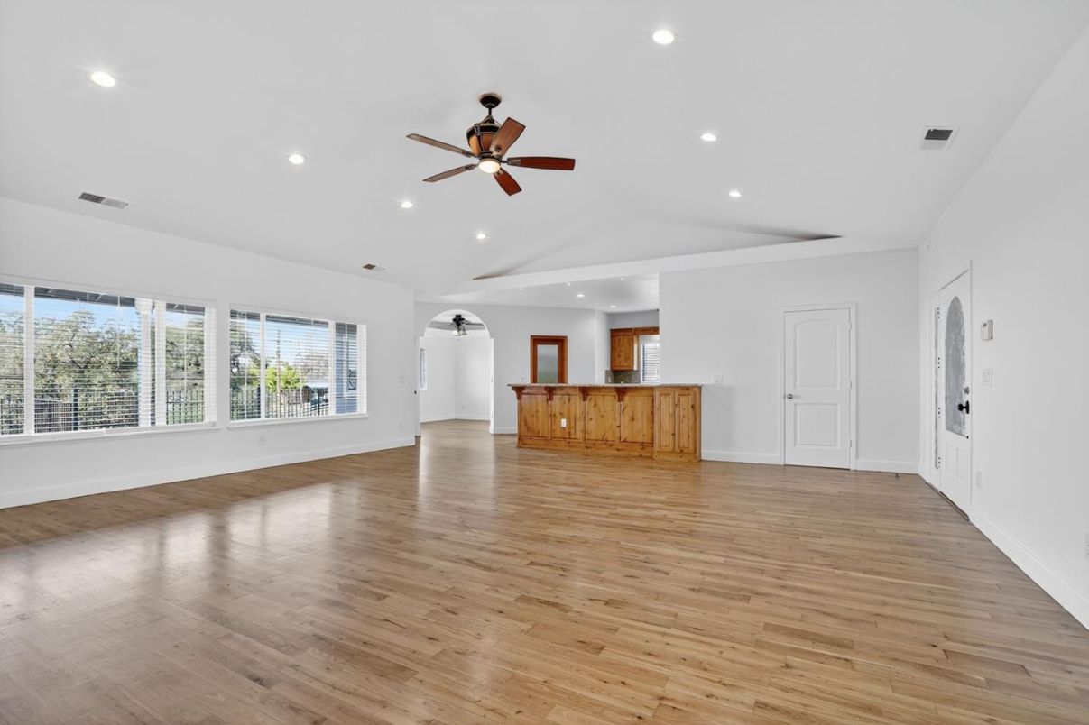 Empty room, Interior, Recessed Lighting, Wood Texture Flooring