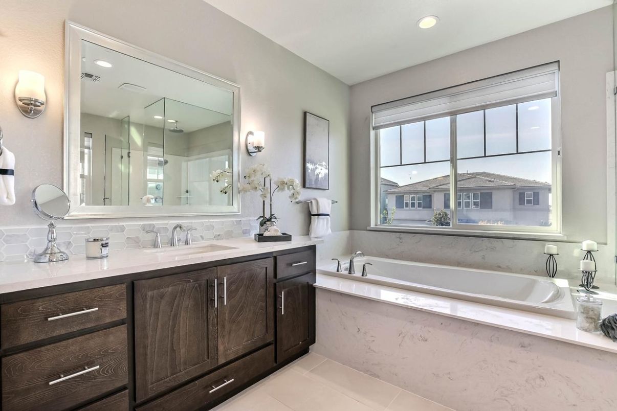 Bathroom, Dual Sink Vanities, Interior, Recessed Lighting
