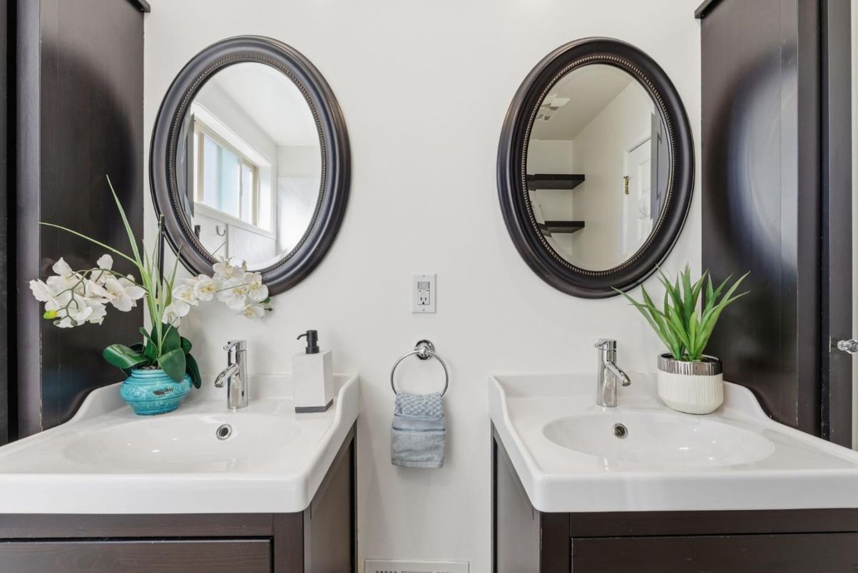 Bathroom, Dual Sink Vanities, Interior