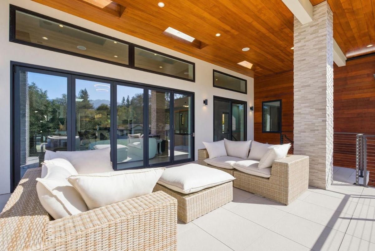 Exterior, Living room