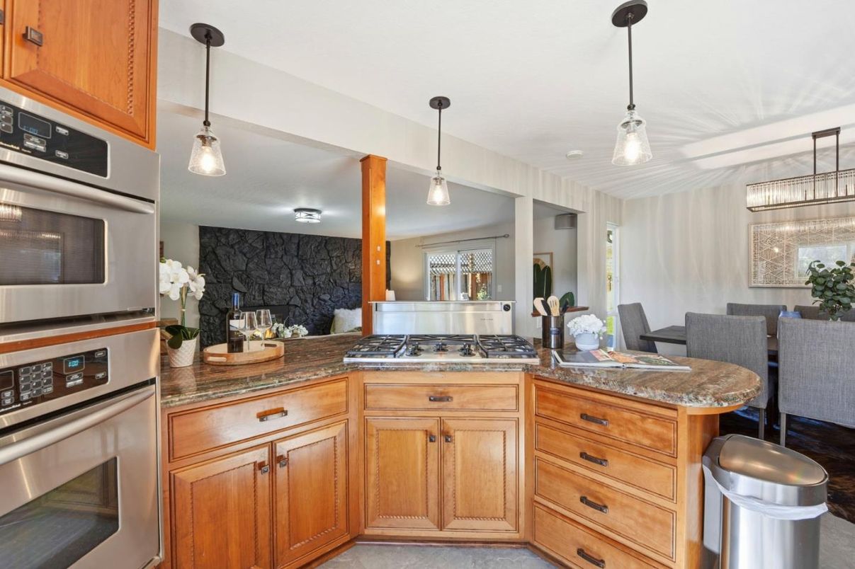 Dining room, Interior, Kitchen, Pendant Lights, Stainless Steel Appliances