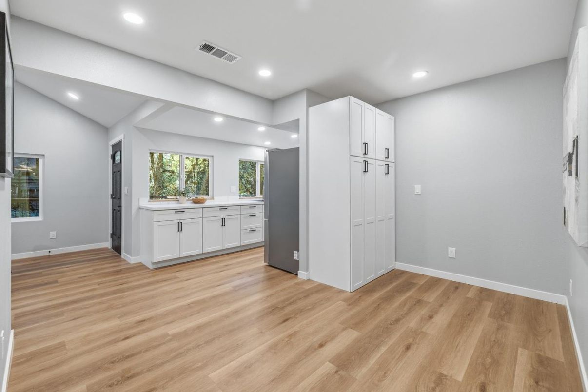 Empty room, Interior, Recessed Lighting, Wood Texture Flooring