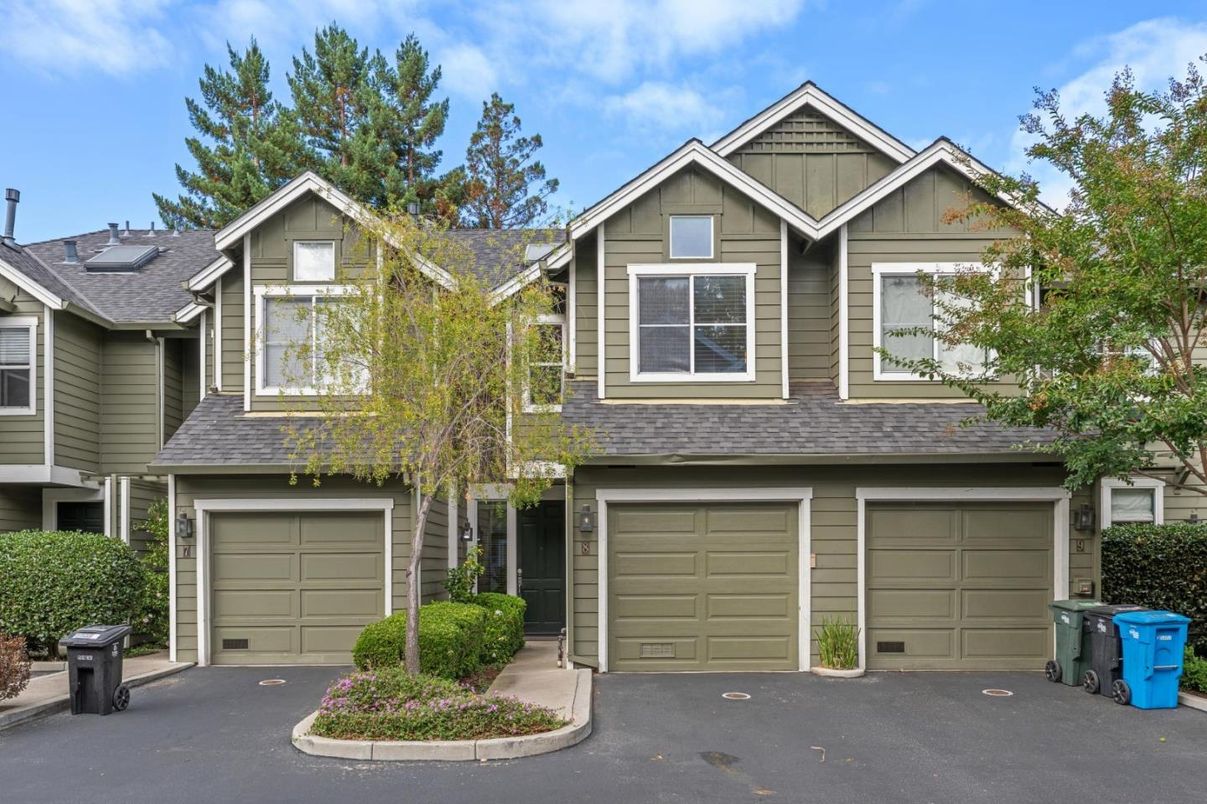 Attached, Exterior, Facade, American Craftsman