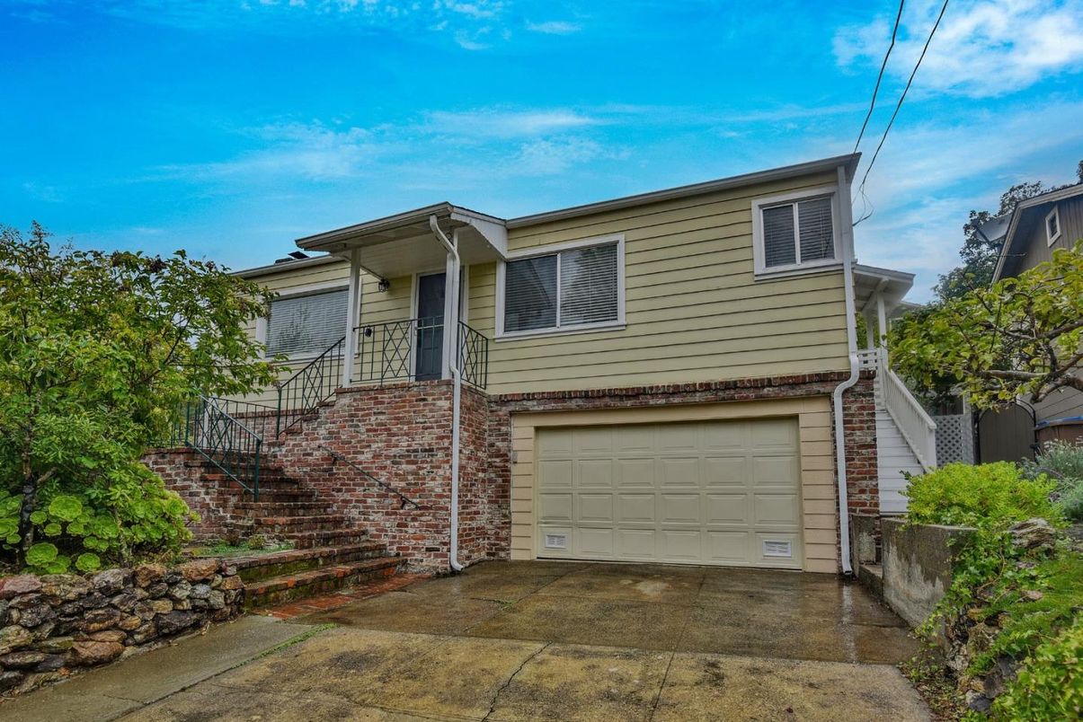 Attached, Exterior, Facade, Brick Facade, Split Level