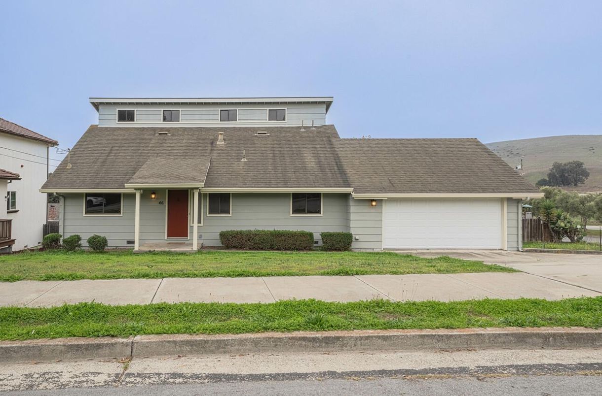 Attached, Exterior, Facade, Cape Cod