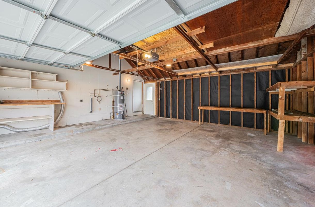 Garage, Interior, Wooden Beams