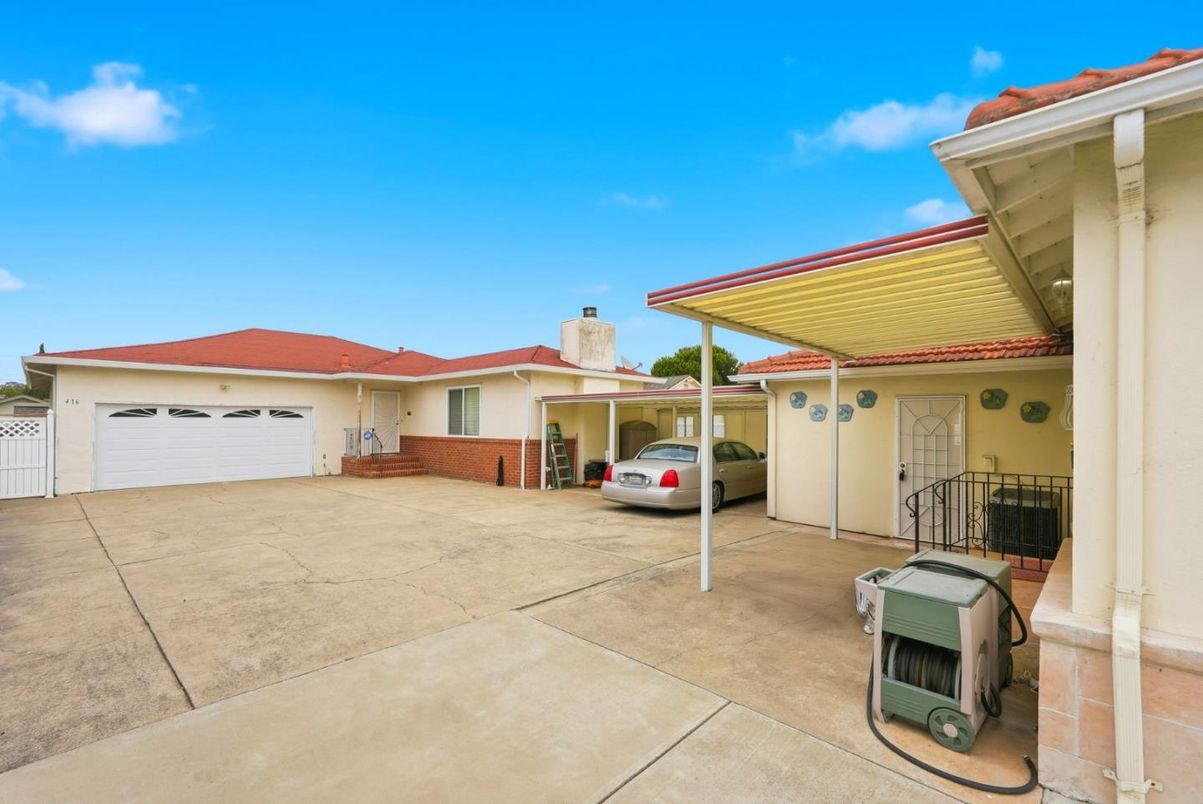 Detached Garage, Exterior
