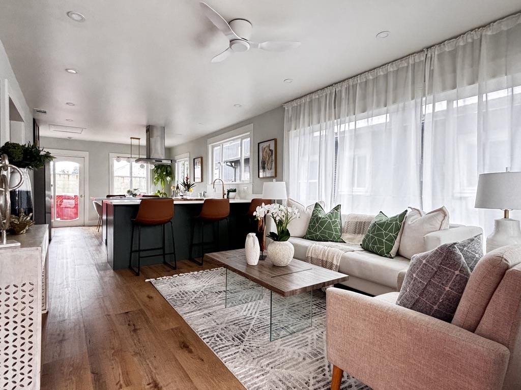 Interior, Living room, Pendant Lights, Recessed Lighting, Wood Texture Flooring
