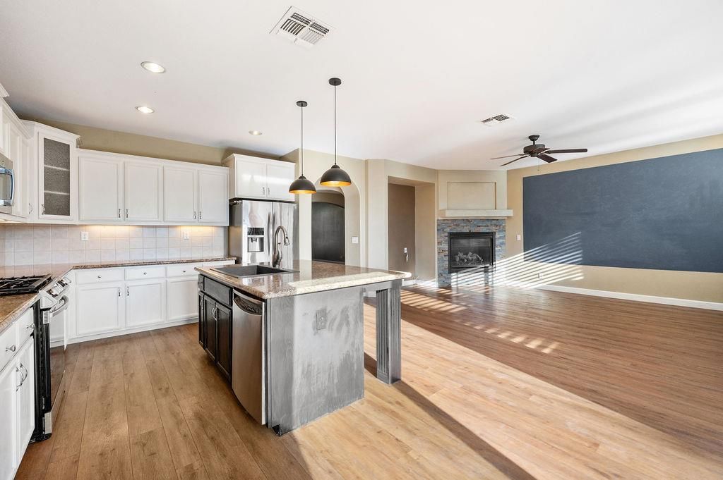 Fireplace, Interior, Kitchen, Pendant Lights, Recessed Lighting, Wood Texture Flooring